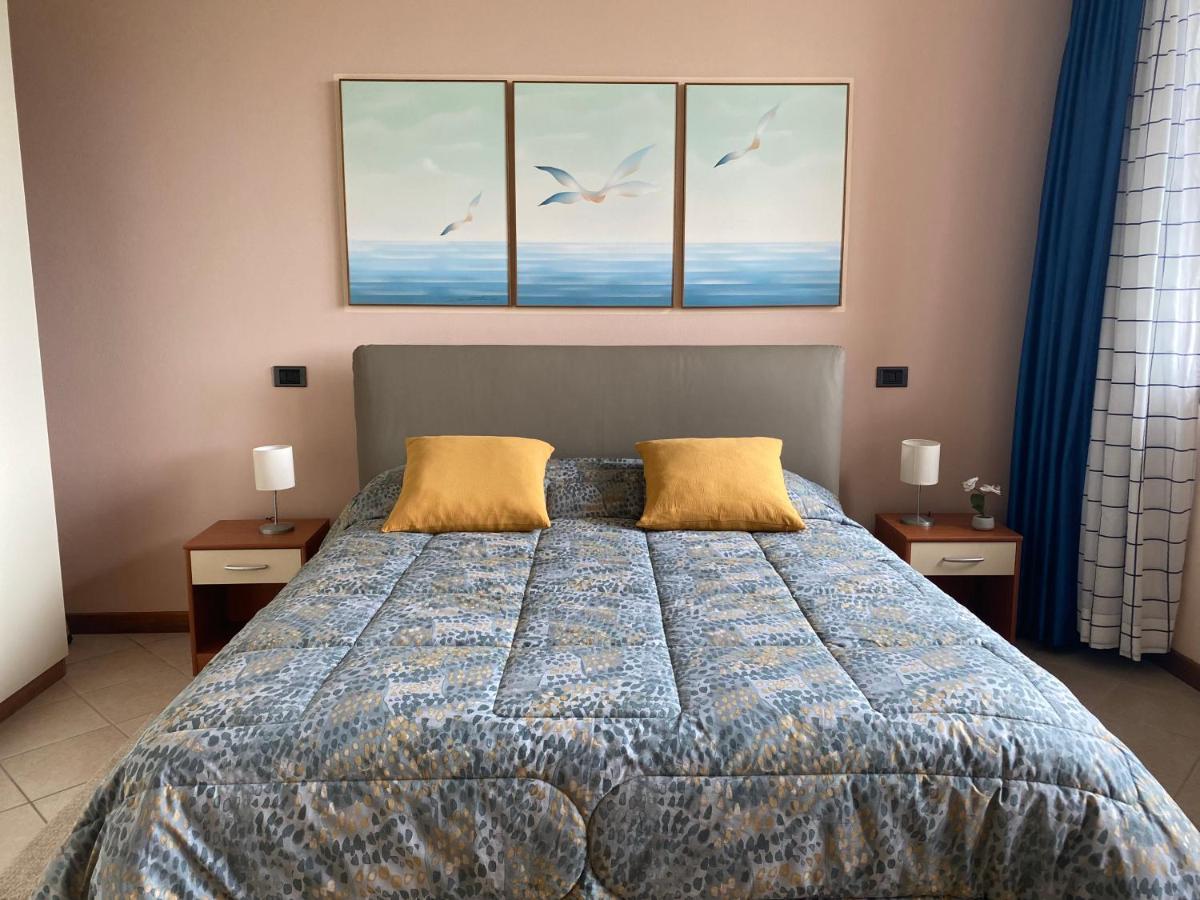 Flowers & Garden Apartment Con Vista Lago Manerba del Garda Exterior foto